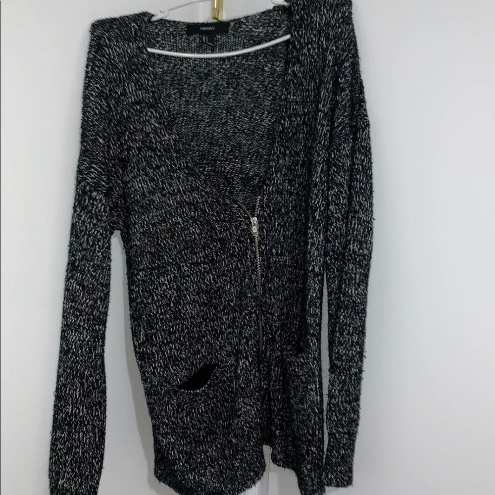 Cardigan black and white